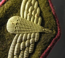 Нагрудный знак Нарукавный знак офицера частей Воздушно-десантных войск 