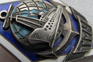 Нагрудный знак ТМУ 19 выпуск 
