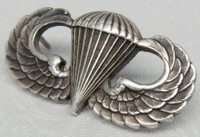 Нагрудный знак Парашютист 